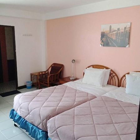 V.I.P. House Hotel Чиангмай Екстериор снимка