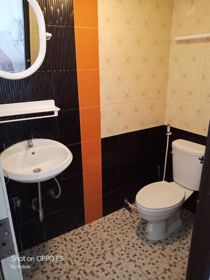 V.I.P. House Hotel Чиангмай Екстериор снимка
