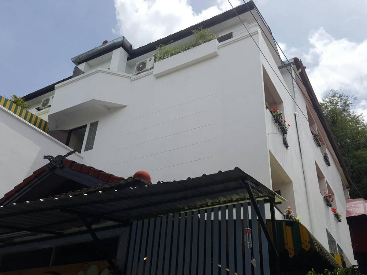 V.I.P. House Hotel Чиангмай Екстериор снимка