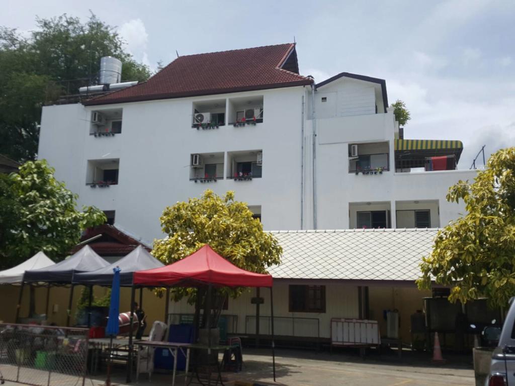 V.I.P. House Hotel Чиангмай Екстериор снимка